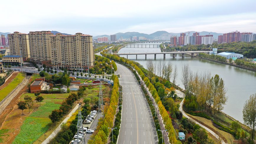 南陽淅川：初冬渠首美景如畫