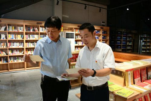 【河南供稿】扶貧先扶智：平頂山市魯山縣校園書店“尚書房”打造書香校園