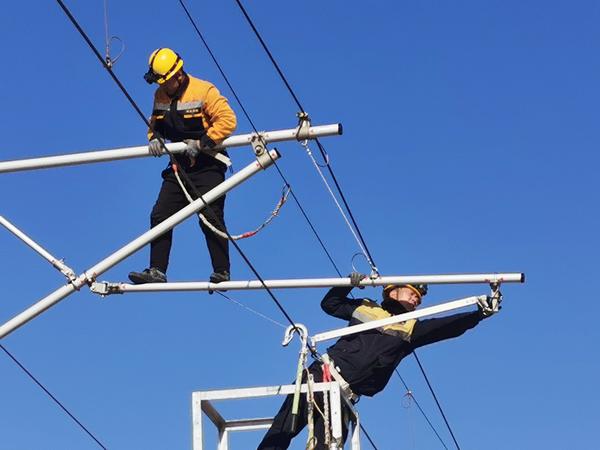 鄭濟高鐵鄭濮段接觸網全線送電完成