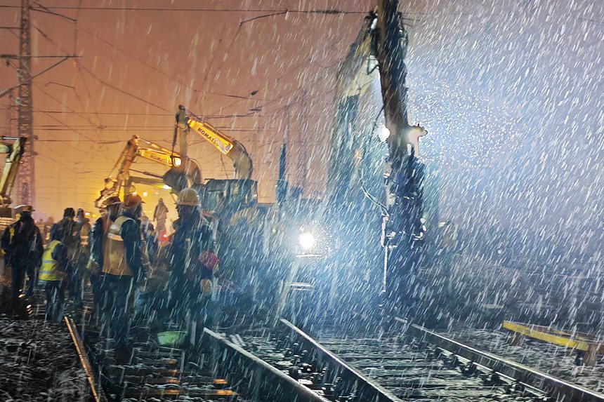 河南鄭州：雪夜鏖戰保暢通