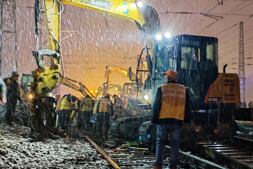 河南鄭州：雪夜鏖戰保暢通