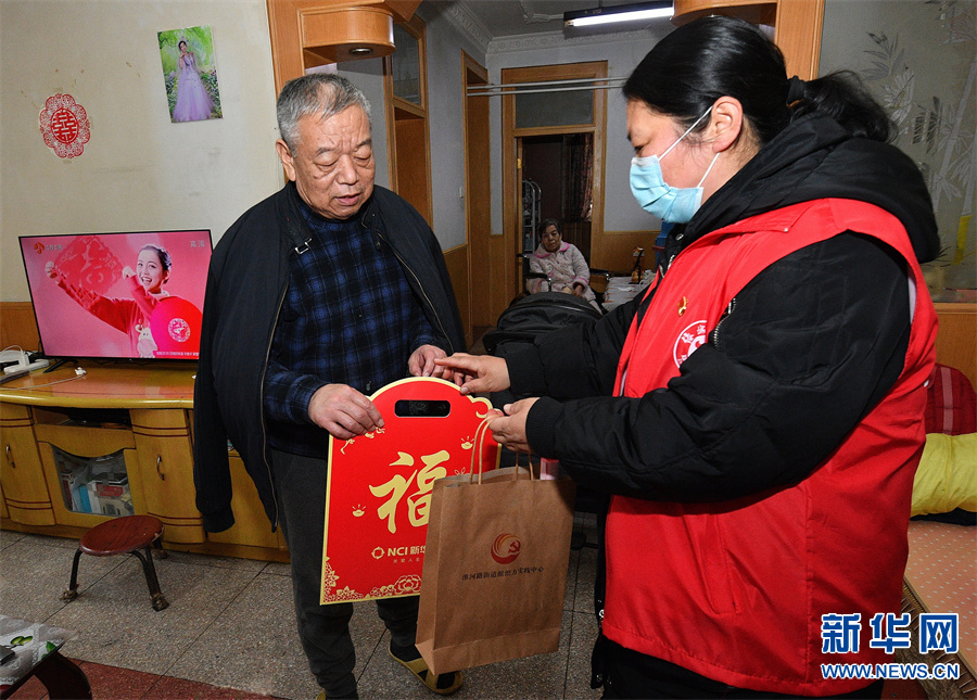 購年貨、寫春聯、剪窗花……年味撲面而來