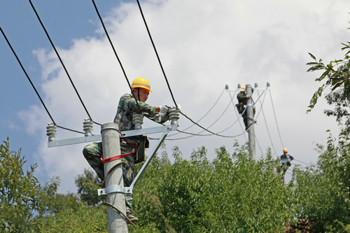 【河南供稿】平頂山市魯山縣供電公司提升服務品質 為脫貧提供強勁動力