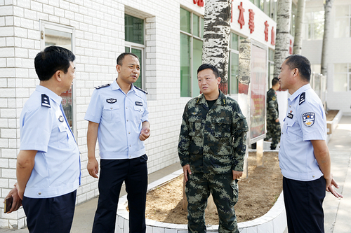 【河南供稿】三門峽市義馬公安看望慰問武警官兵