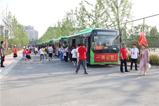 【B】河南寶豐：高考學子“乘風破浪” 多方合力“硬核護航”