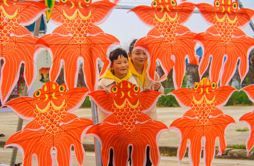 河南南陽：忙趁東風放紙鳶