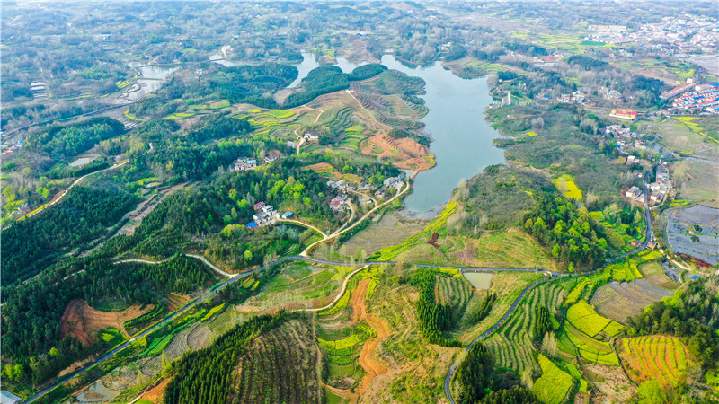 信陽光山多措並舉 打造碧水藍天 建設生態高地_fororder_山水相依.JPG