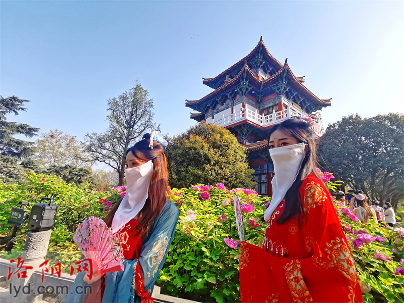 “武皇”賞花巡遊在洛陽王城公園上演