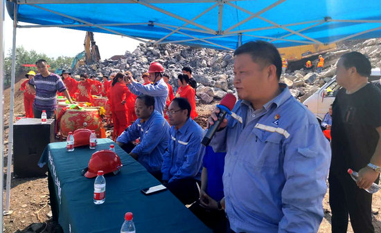 （有修改）[A 圖片已刪]中鋁開展土地復墾贏民心 村民送錦旗表謝意