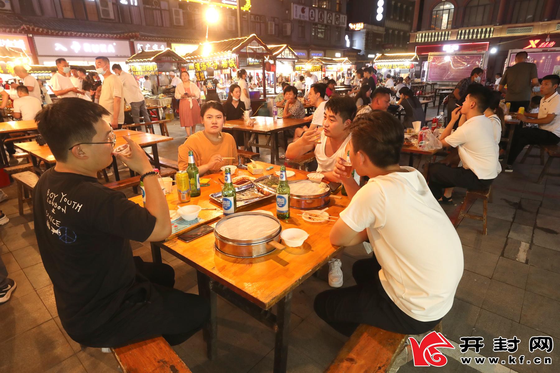 河南開封：鼓樓夜市復市