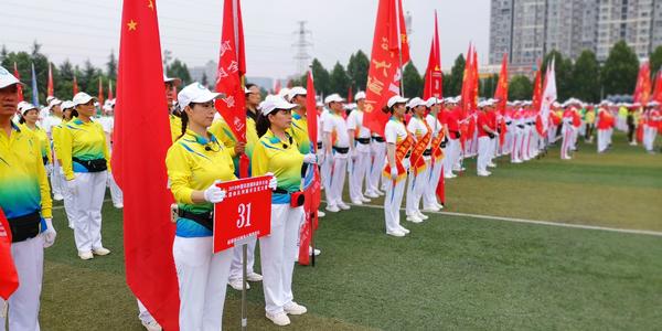 【要聞-文字列表】【河南在線-文字列表】【移動端-文字列表】中國鄭港國際徒步大會團體隊列展示交流大賽在鄭舉行