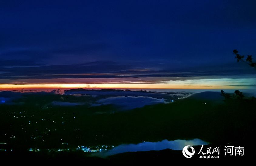 信陽雞公山：雨後雲海美如畫