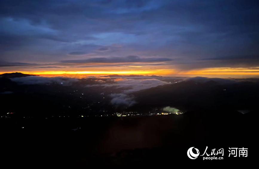 信陽雞公山：雨後雲海美如畫