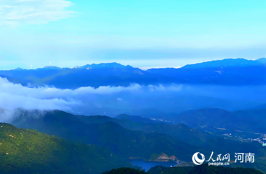 信陽雞公山：雨後雲海美如畫