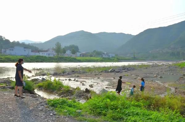 焦作市博愛法院許良法庭開展防溺水宣傳活動