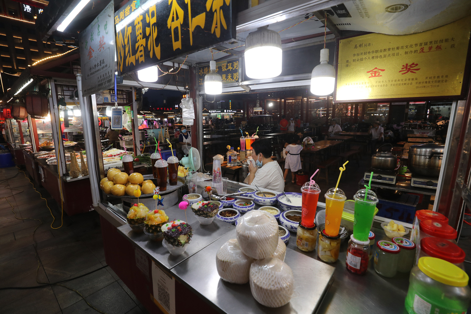 河南開封：鼓樓夜市“煙火氣”又回來了！