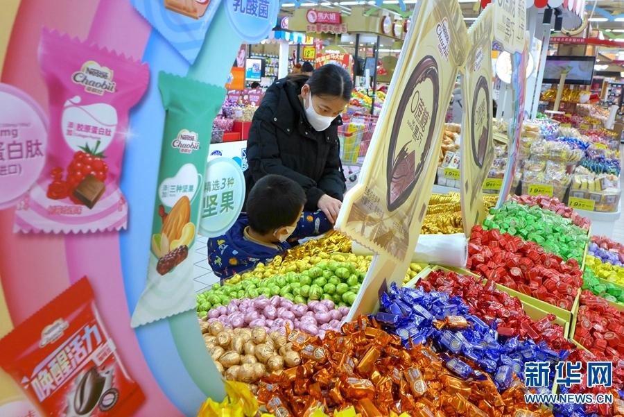 河南開封：“年貨大街”開街了