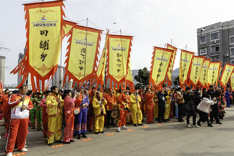 【原創】信陽新縣：民俗“踩街”鬧元宵_fororder_各鄉鎮鄉村文化合作社競展風采（韓家東 攝）