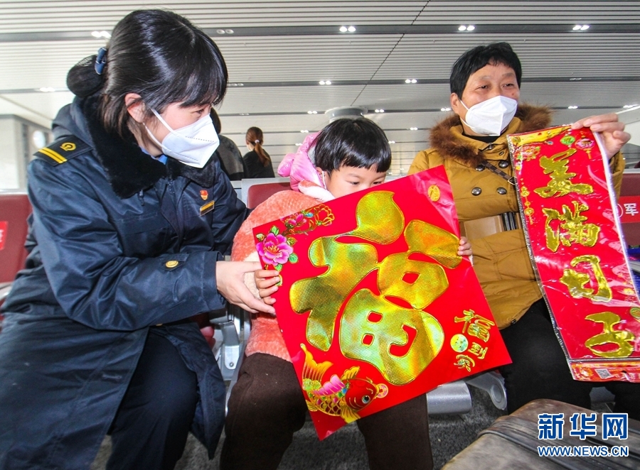 河南南陽： 春運首日平安有序