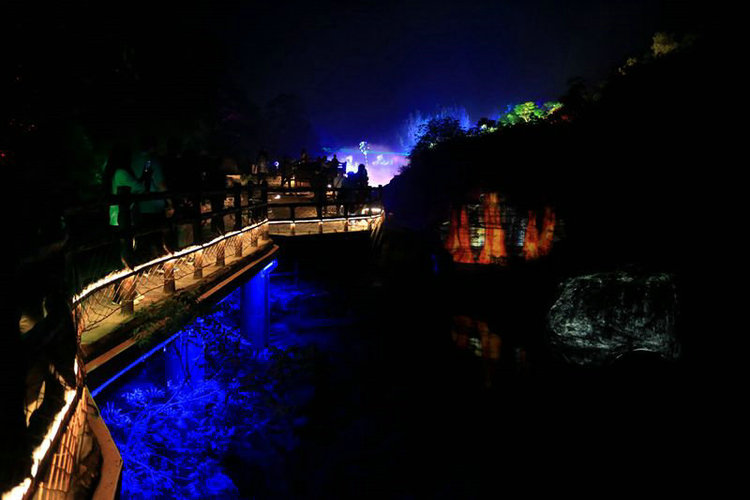 【河南供稿】雲臺山實景燈光秀《雲溪夜遊》受熱捧