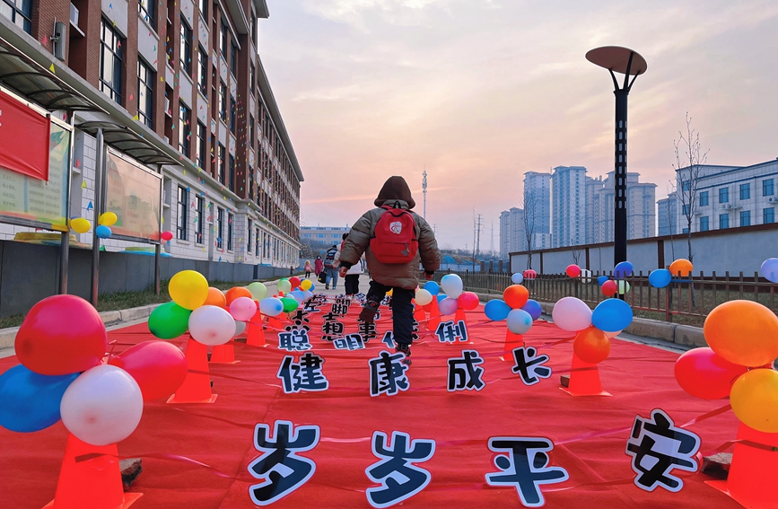 三門峽義馬：春回校園學子歸