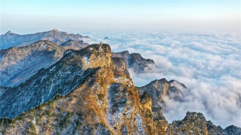 河南南陽：雲海擁抱老界嶺_fororder_雲海環繞群山+攝影+楊永青