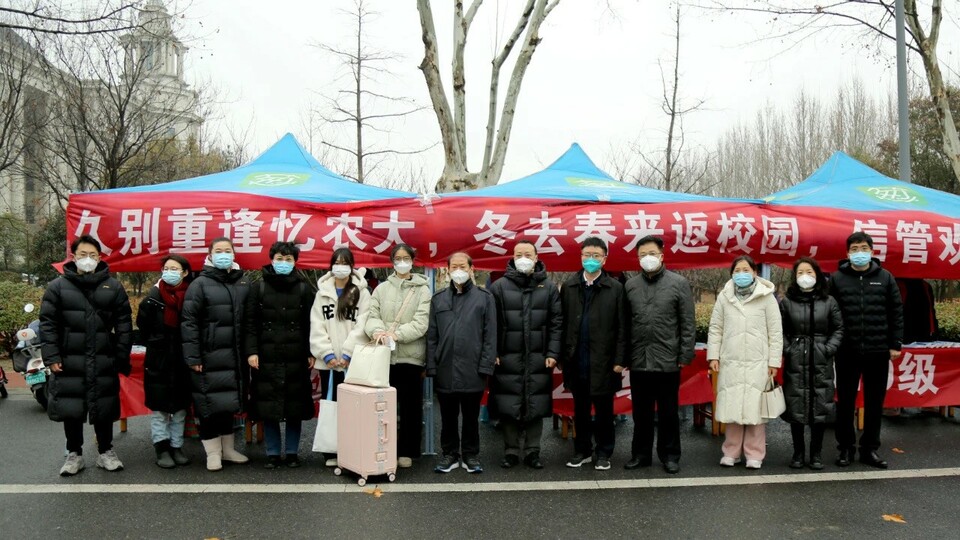 你好新學期！河南高校開學“大片”上演 學生：真正的大學生活回來了