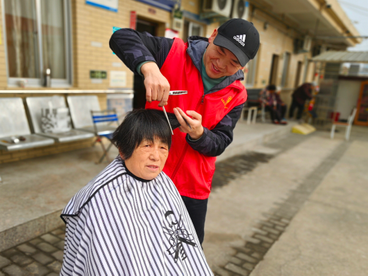 信陽市商城縣人民法院開展“學雷鋒 講奉獻”志願服務活動_fororder__45380003