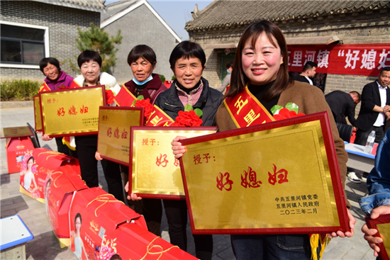 開封杞縣五里河鎮舉行“好媳婦、好婆婆、美麗庭院”及河南省衛生先進村表彰大會_fororder_圖片2