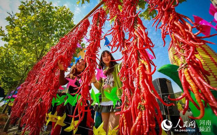 【焦點圖-大圖】【移動端-輪播圖】三門峽各地載歌載舞 歡慶農民豐收節