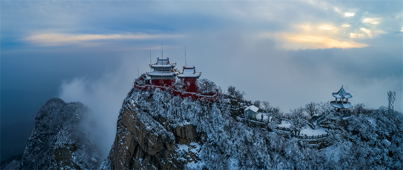 【原創】【春日“豫”新景】南陽南召五朵山：春雪飛舞 美景妖嬈_fororder_雪後山頂+攝影+任明異