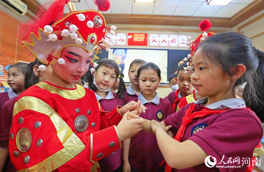 河南鄭州：國粹文化傳承 戲曲文化進校園