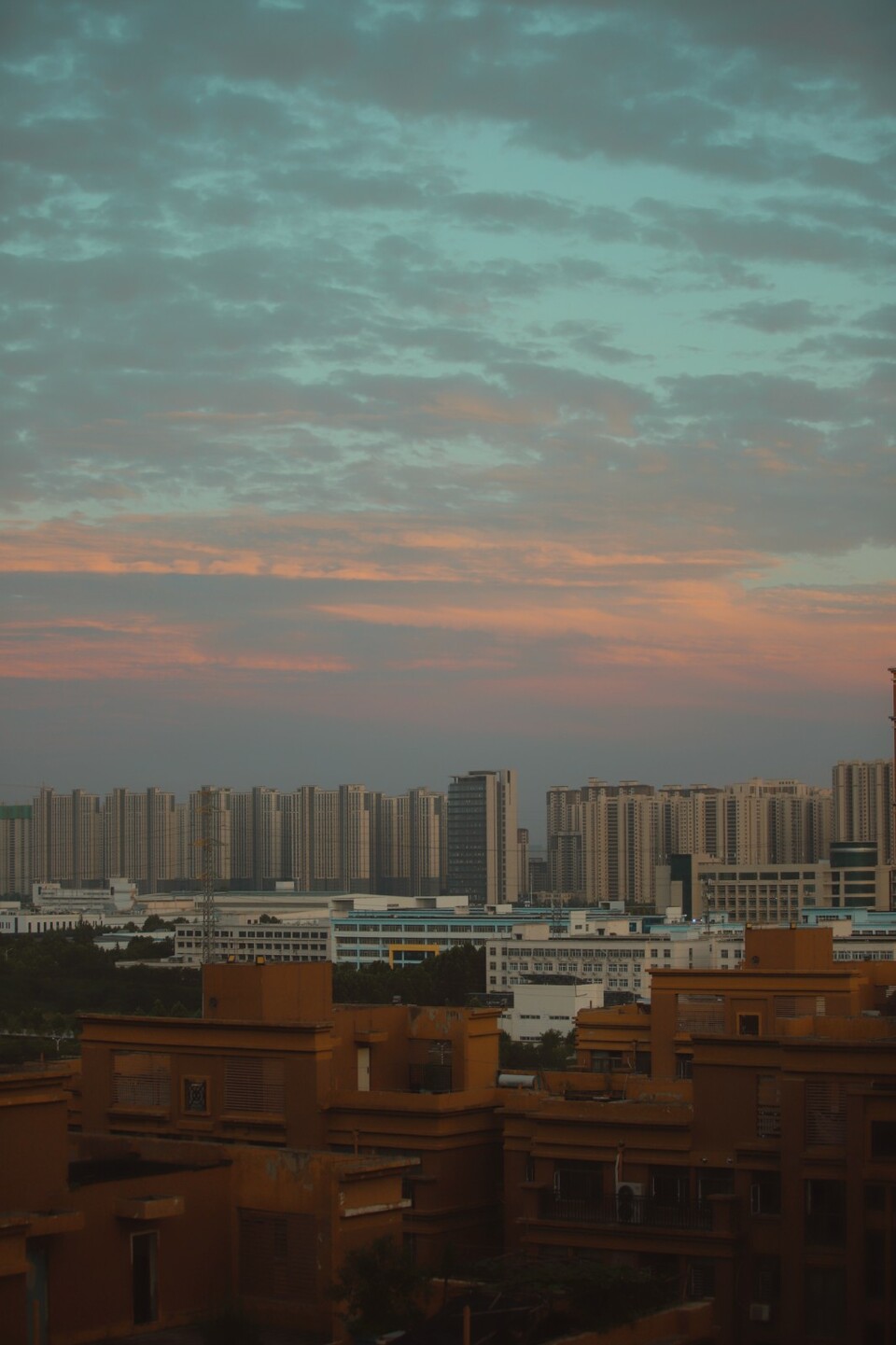 【大河網景】大片既視感 鄭州傍晚的天空現絢麗晚霞