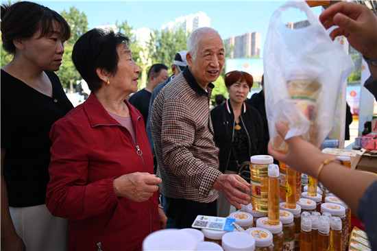 三門峽義馬市2023年第六屆中國農民豐收節開幕_fororder_農産品展銷 攝影 張春光