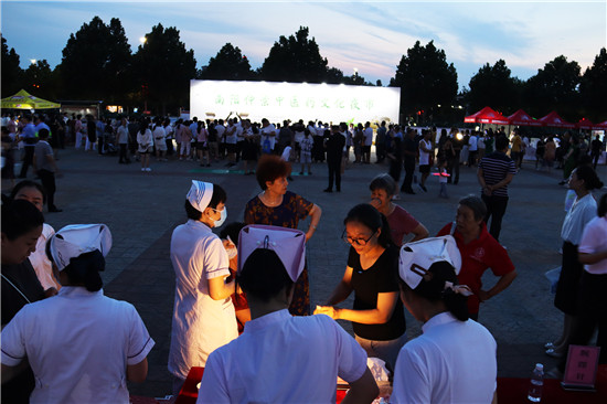 河南南陽：推進中醫藥高品質發展 打造全球中醫聖地_fororder_南陽仲景中醫藥文化夜市一景 攝影 王小軍.JPG