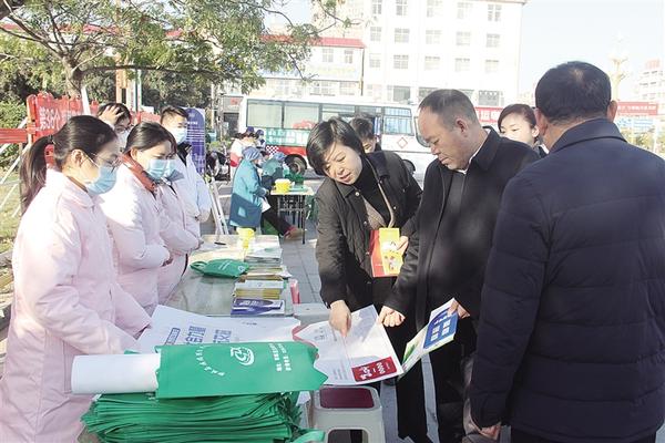 週口市鄲城縣組織開展“世界艾滋病日”主題宣傳活動