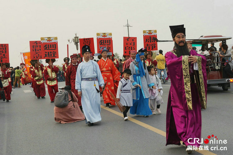 【河南原創】宋都皇城國風大巡遊在開封舉行 特色文藝展演受遊客熱捧