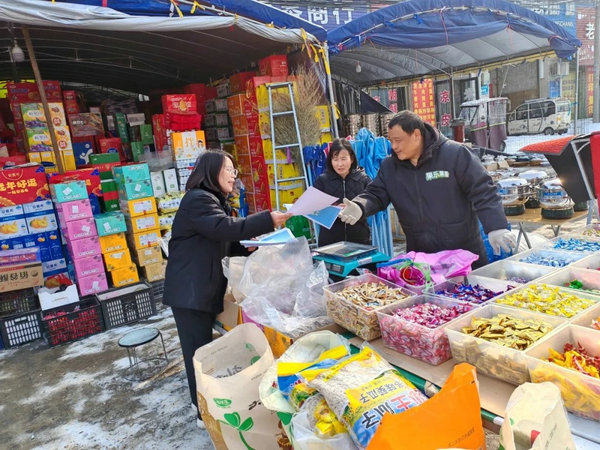 新鄉市封丘縣法院：法治宣傳添年味 大集普法迎新春_fororder_1