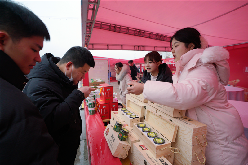 年味進萬家 信陽市羊山新區春節消費火熱_fororder_圖片10