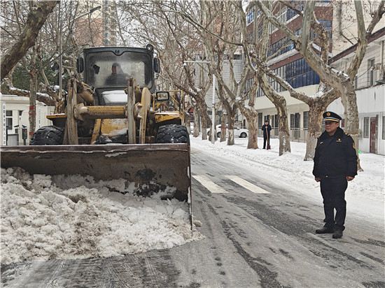 信陽市平橋區：鏟冰除雪保暢通_fororder_微信圖片_20240223141738