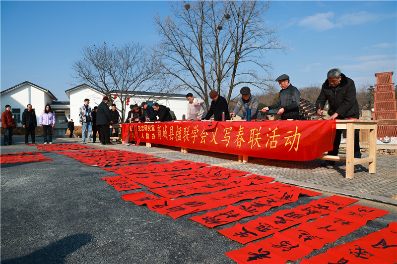 信陽商城：賞民俗 寫春聯 送福氣 歡歡喜喜迎新春_fororder_墨香添年味.JPG