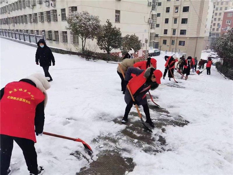 信陽新縣：眾志成城戰風雪 全力以赴保平安_fororder_掃雪除冰行動