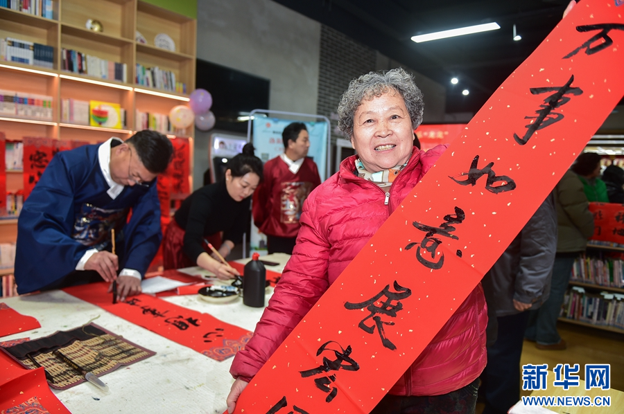 河南洛陽：多彩活動迎新年