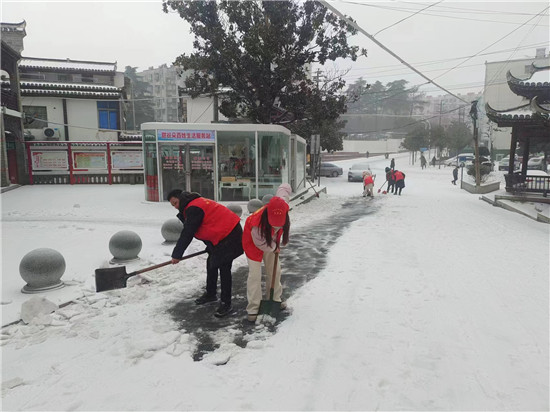 信陽市平橋區：鏟冰除雪保暢通_fororder_4104751411bb2cf6991fb568fe58787