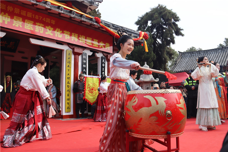 慶祝張仲景誕辰日 南陽舉行醫聖拜謁大典_fororder_獻舞環節 攝影 王小軍.JPG