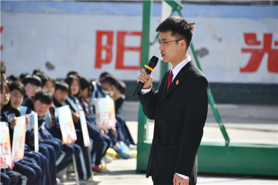 新鄉市封丘縣法院：送法進校園 法治伴你行_fororder_圖片1