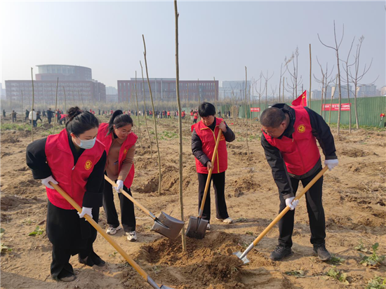 開封市蘭考縣桐鄉街道舉行義務植樹活動_fororder_圖片2