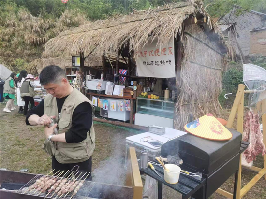 信陽市商城縣裏羅城新添打卡地 雲端建起“行走的浪漫營”_fororder_圖片4