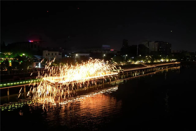 信陽市浉河區：繁星萬點耀夜空 火花一亮引客來_fororder_01