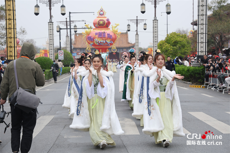 【春日裏的河南】開封：千名演員、萬名觀眾共“繪”春日巡遊“畫卷”_fororder_《宋“潮”涌》篇章展演.JPG